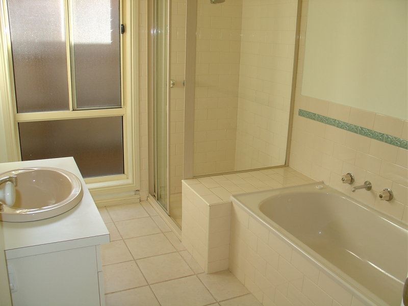 2/27 Hotham Crescent, Hoppers Crossing VIC 3029