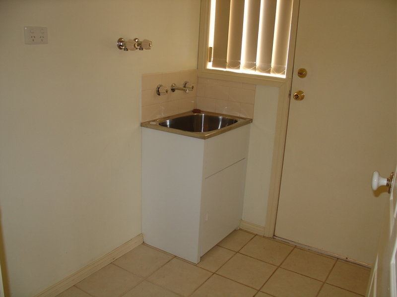 2/27 Hotham Crescent, Hoppers Crossing VIC 3029