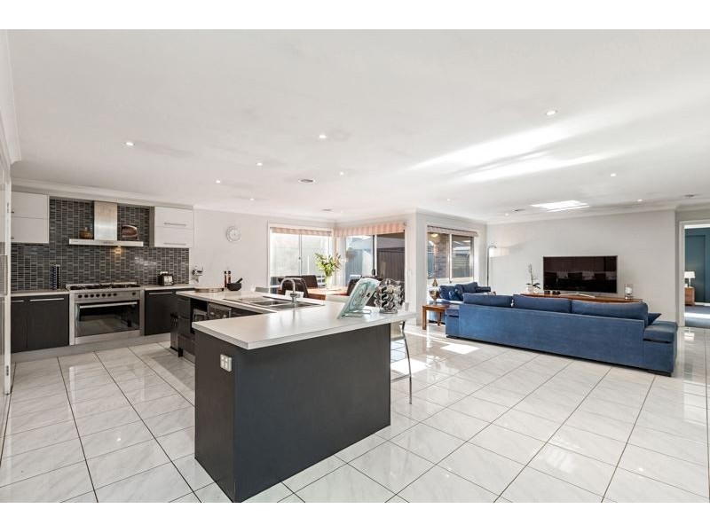 25 Inverell Parkway, Tarneit VIC 3029