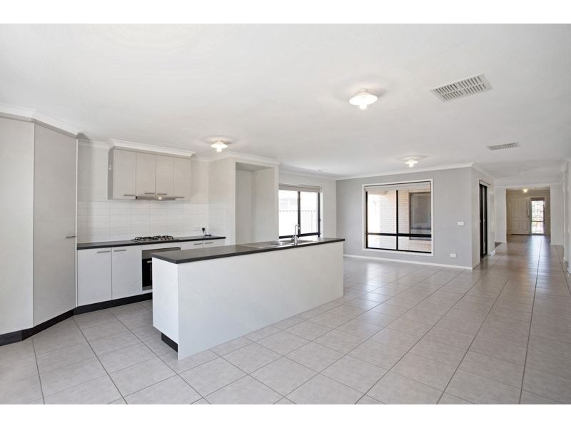 9 Woburn Crescent, Wyndham Vale VIC 3024