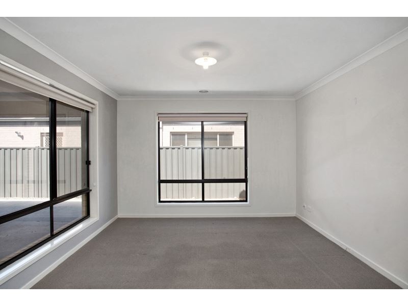 9 Woburn Crescent, Wyndham Vale VIC 3024