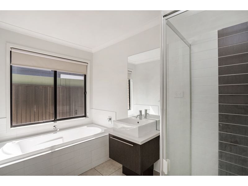 9 Woburn Crescent, Wyndham Vale VIC 3024