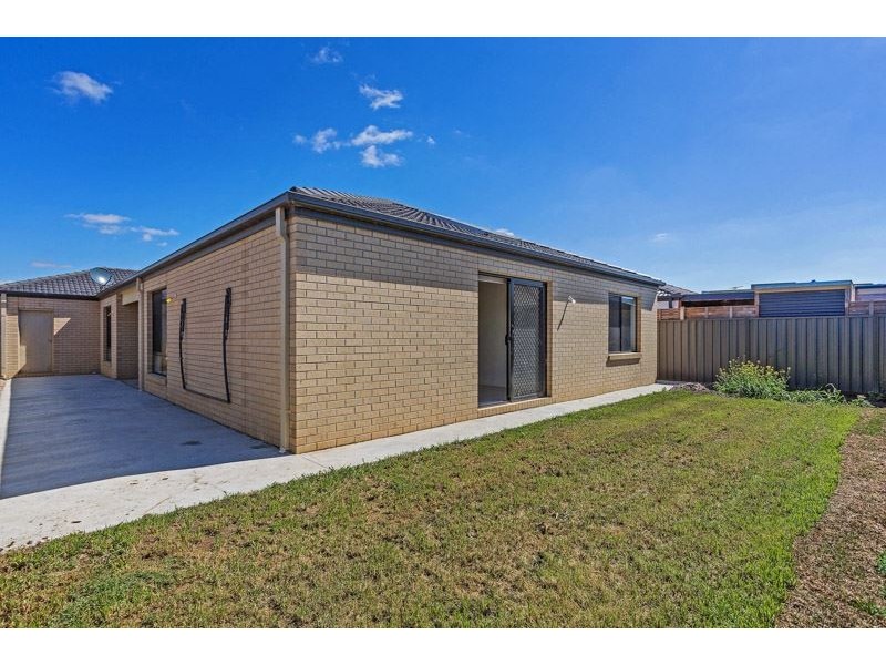 9 Woburn Crescent, Wyndham Vale VIC 3024