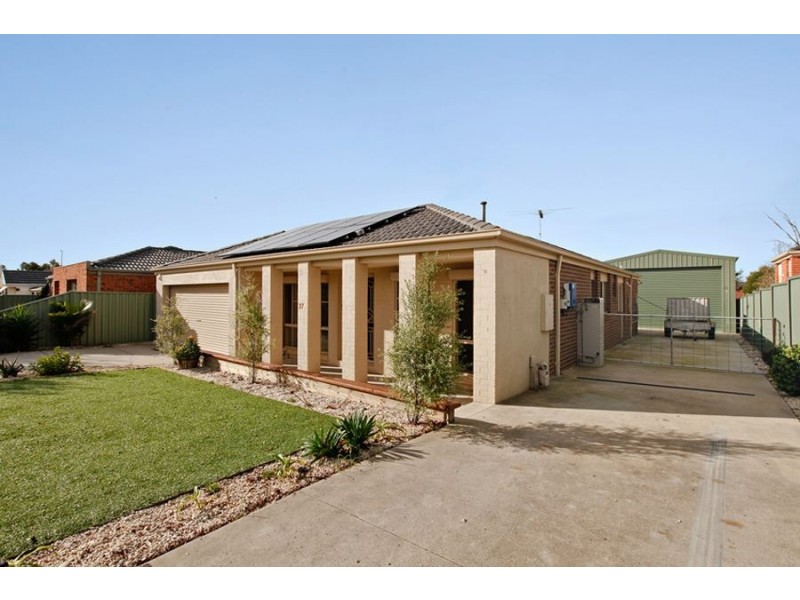 37 Jade Crescent, Wyndham Vale VIC 3024