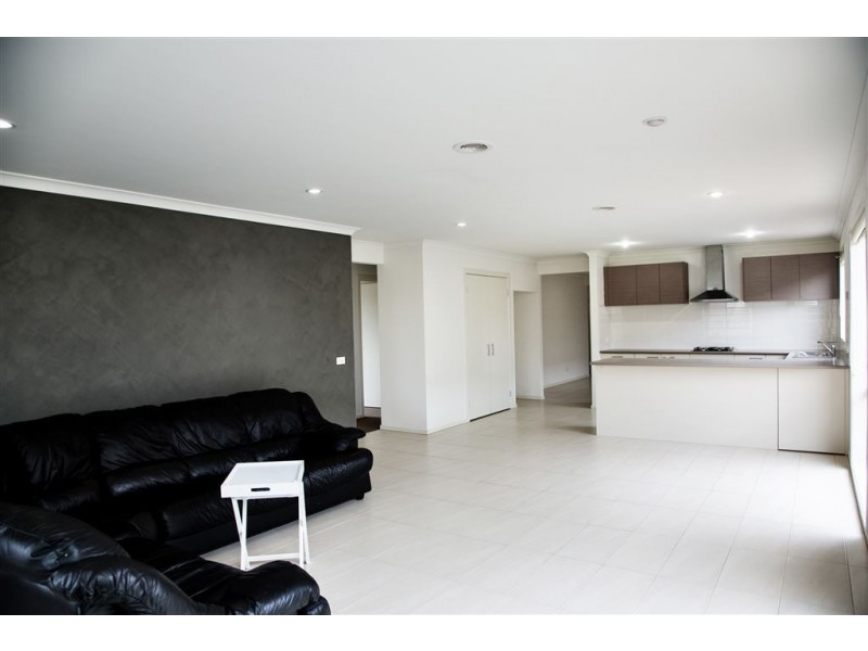 4 Barrus Grove, Wyndham Vale VIC 3024