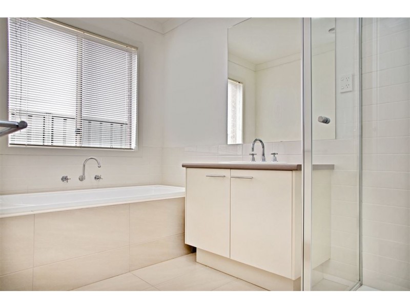 4 Barrus Grove, Wyndham Vale VIC 3024