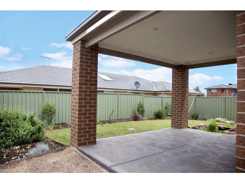 4 Barrus Grove, Wyndham Vale VIC 3024