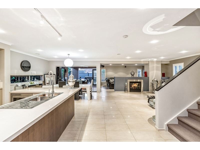 8 Pearce Circuit, Point Cook VIC 3030