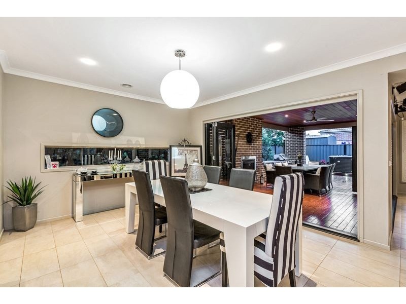 8 Pearce Circuit, Point Cook VIC 3030