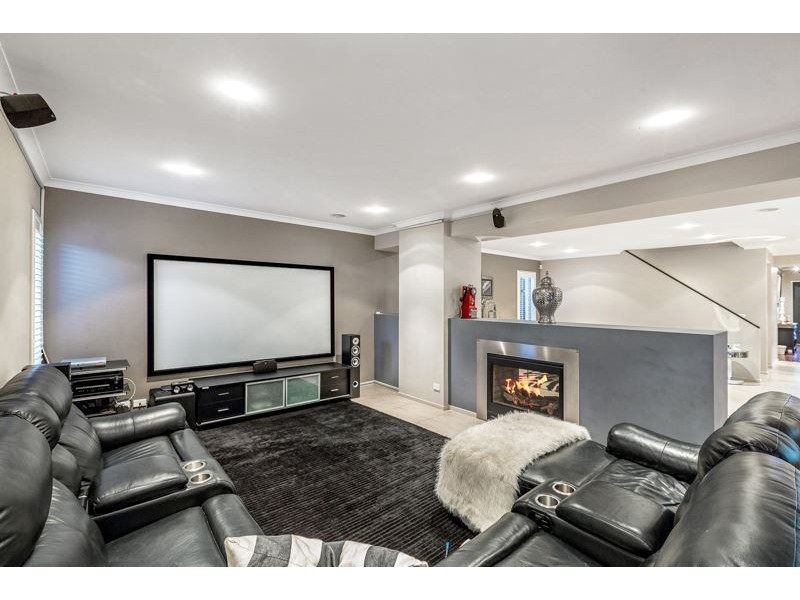 8 Pearce Circuit, Point Cook VIC 3030