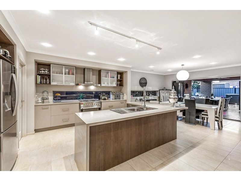 8 Pearce Circuit, Point Cook VIC 3030