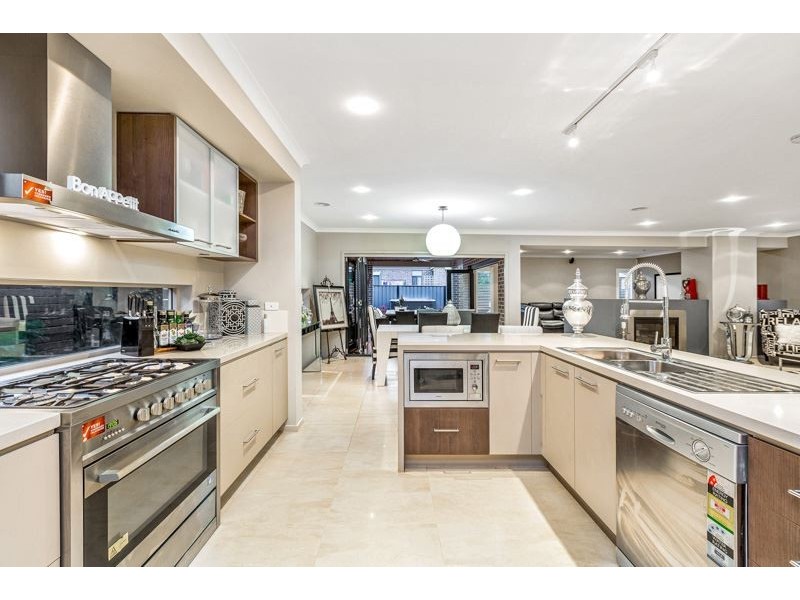 8 Pearce Circuit, Point Cook VIC 3030