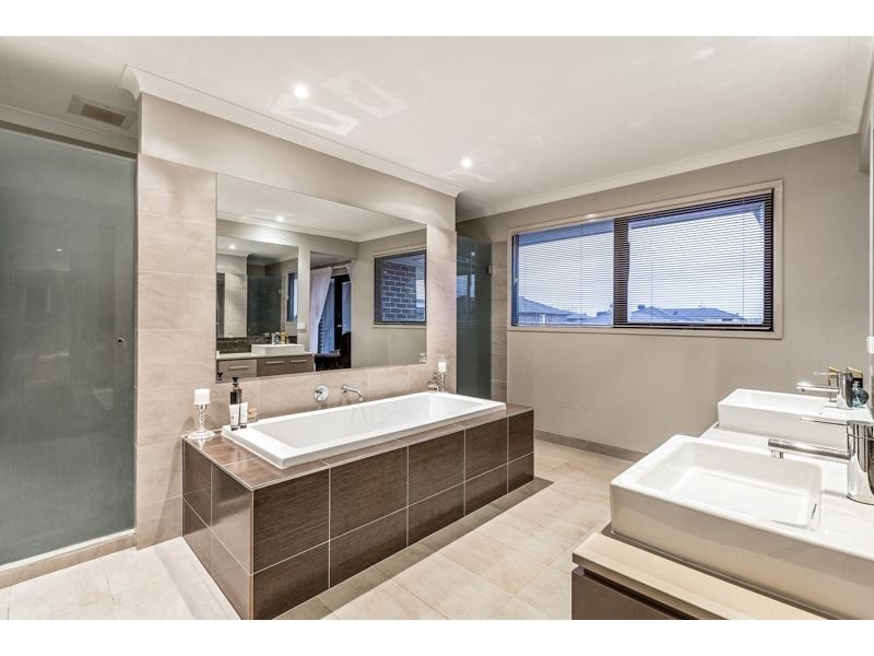 8 Pearce Circuit, Point Cook VIC 3030