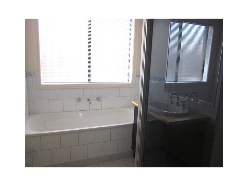 9 Shakespeare Grove, Truganina VIC 3029