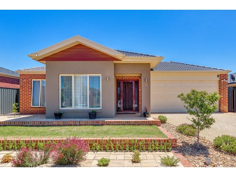 37 Eagleridge Promenade, Tarneit VIC 3029