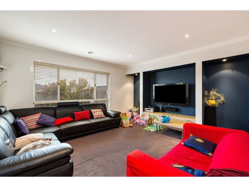 2 Grandiflora Grove, Point Cook VIC 3030