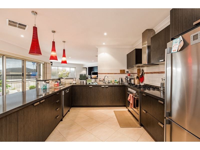 2 Grandiflora Grove, Point Cook VIC 3030