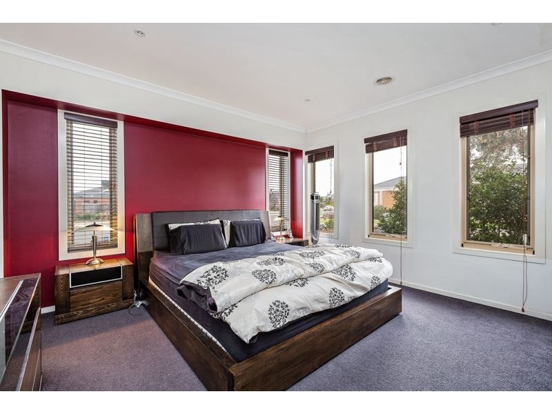 2 Grandiflora Grove, Point Cook VIC 3030