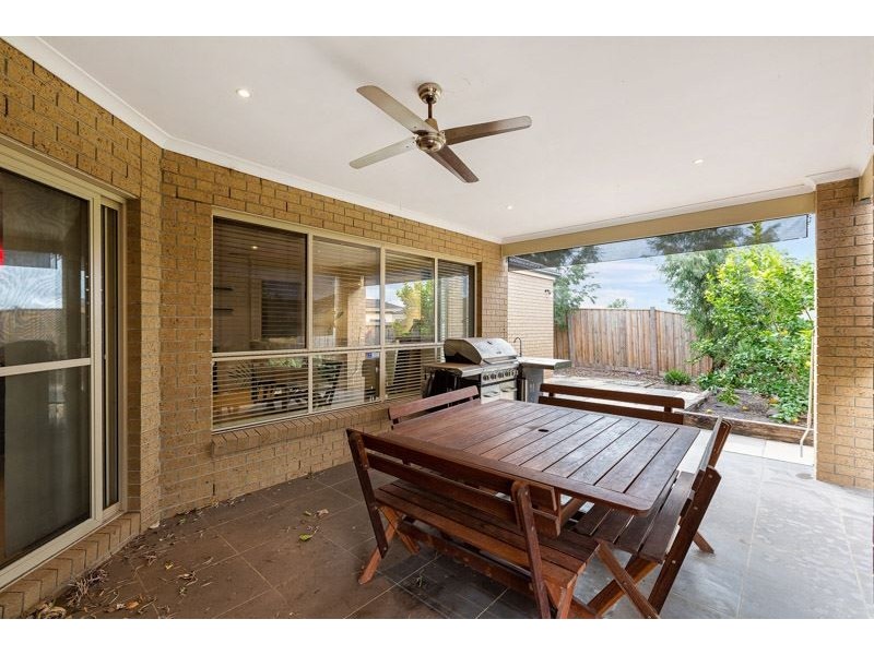 2 Grandiflora Grove, Point Cook VIC 3030