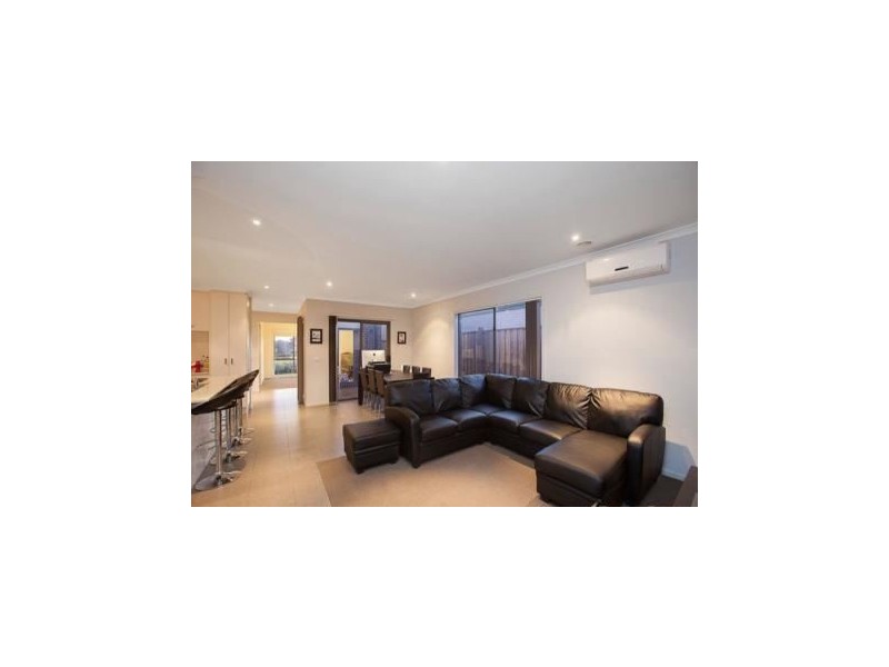 8 Latte Walk, Point Cook VIC 3030