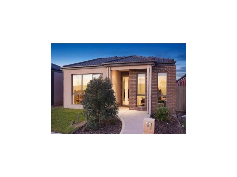 8 Latte Walk, Point Cook VIC 3030