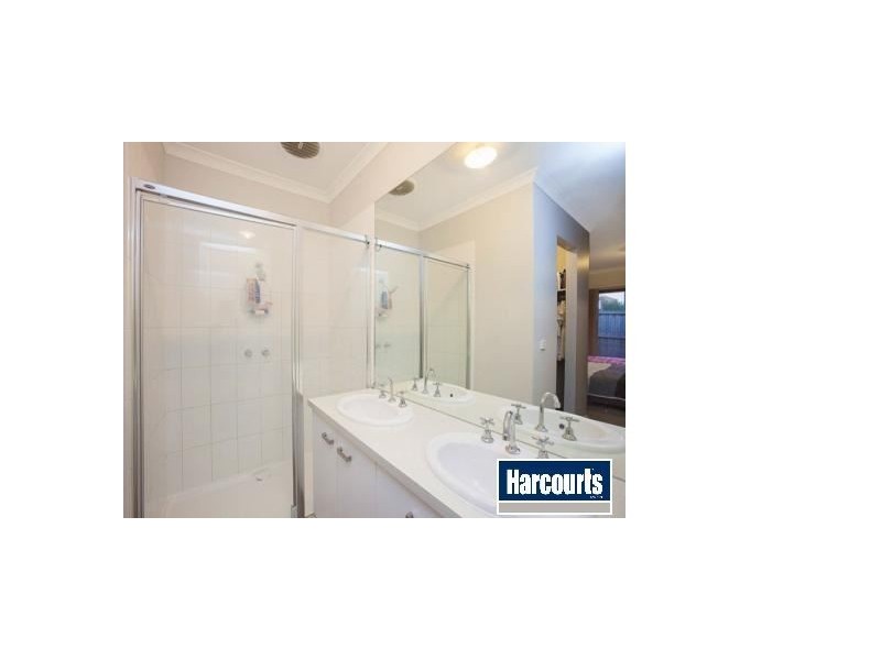 8 Latte Walk, Point Cook VIC 3030