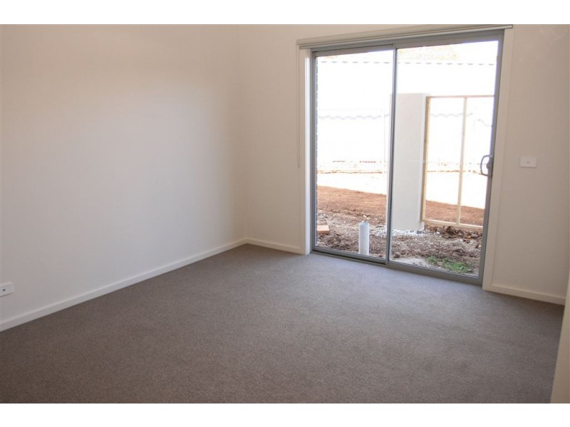 2/1-5 Thomas Carr Drive, Tarneit VIC 3029