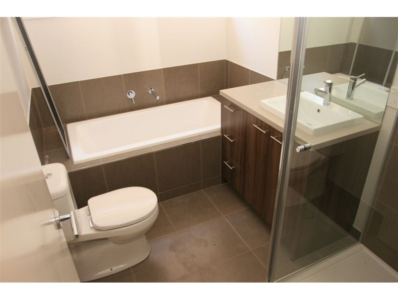 2/1-5 Thomas Carr Drive, Tarneit VIC 3029