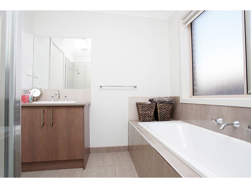 1/3 Greenleaf Circuit, Tarneit VIC 3029