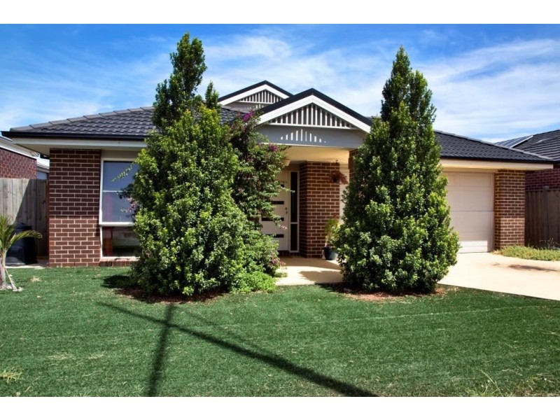 16 Urban Drive, Williams Landing VIC 3027