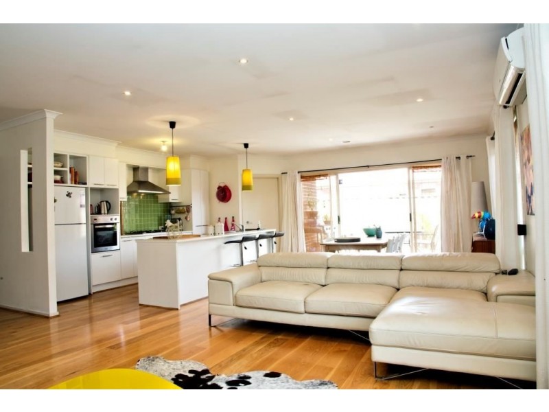 16 Urban Drive, Williams Landing VIC 3027