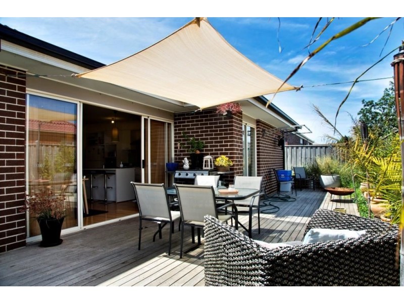 16 Urban Drive, Williams Landing VIC 3027