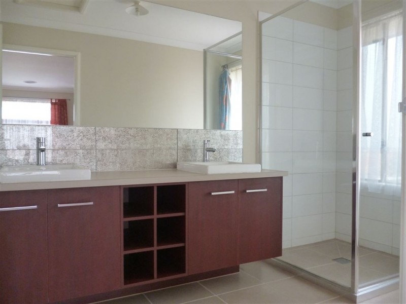 17 Lukis Ave, Williams Landing VIC 3027