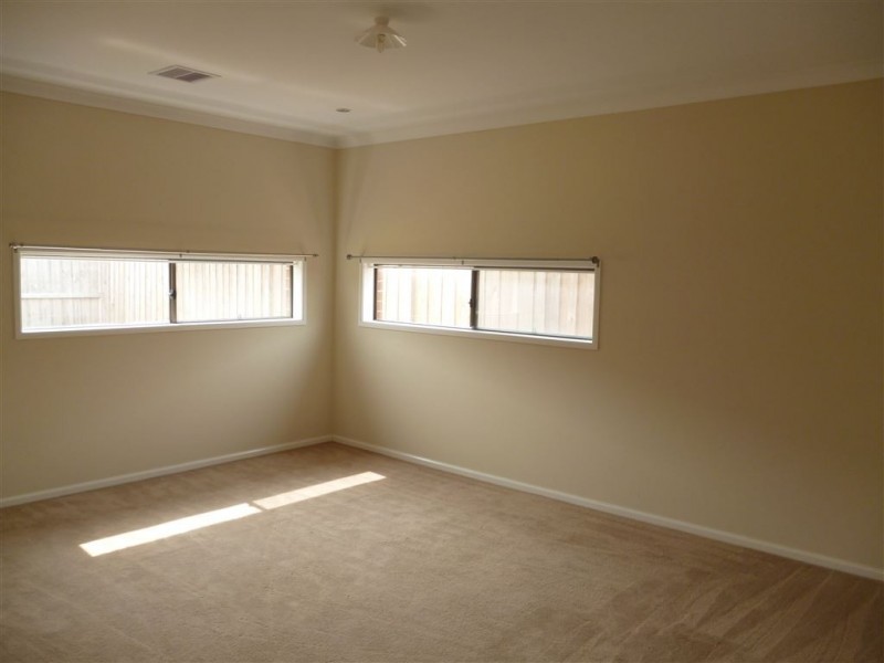 17 Lukis Ave, Williams Landing VIC 3027