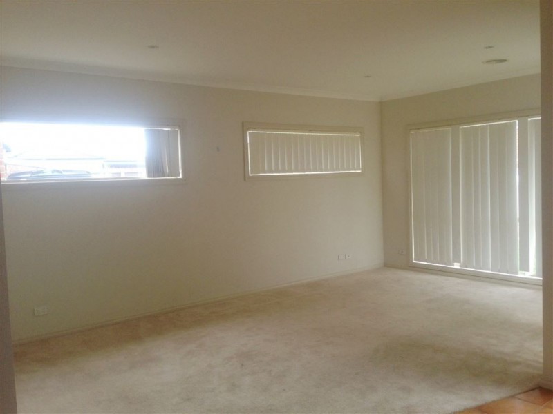 2/4 Assumption Close, Truganina VIC 3029