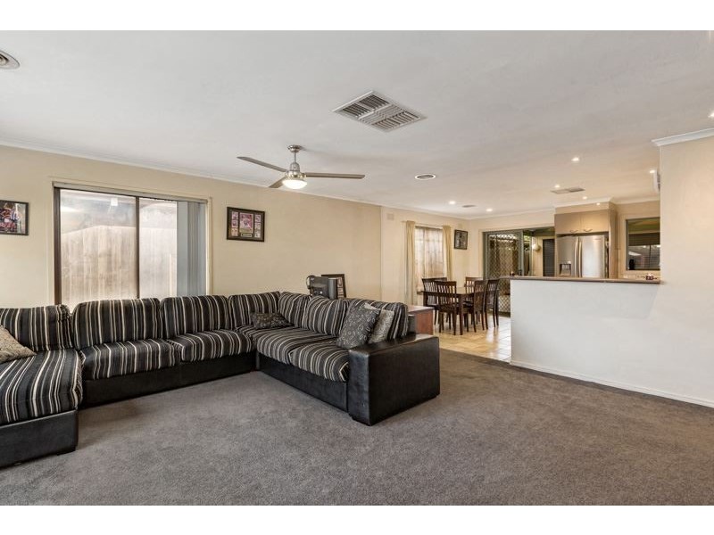 9 Clay Ave, Hoppers Crossing VIC 3029