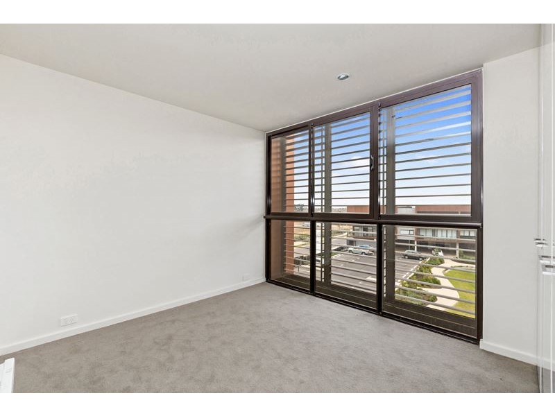 230/50 Catamaran Drive, Werribee South VIC 3030