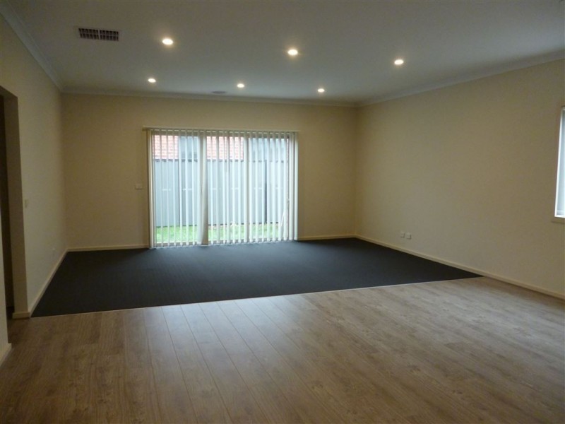 28 Emerson Drive, Truganina VIC 3029