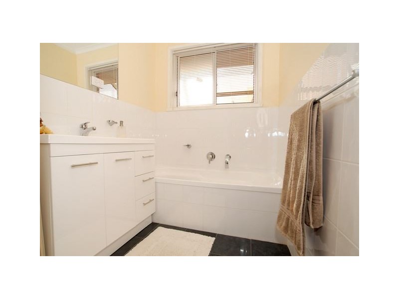 31 Barrot Ave, Hoppers Crossing VIC 3029