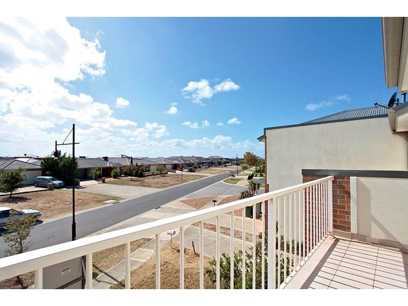 10 East Cornhill Drive, Point Cook VIC 3030