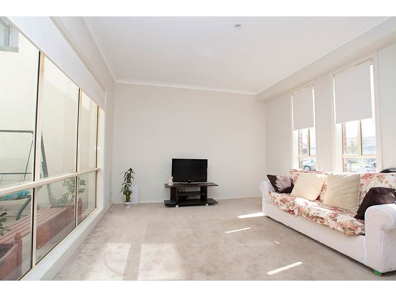 10 East Cornhill Drive, Point Cook VIC 3030
