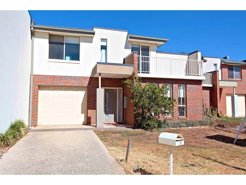 10 East Cornhill Drive, Point Cook VIC 3030