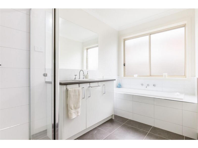 2/30 Titus Avenue, Hoppers Crossing VIC 3029