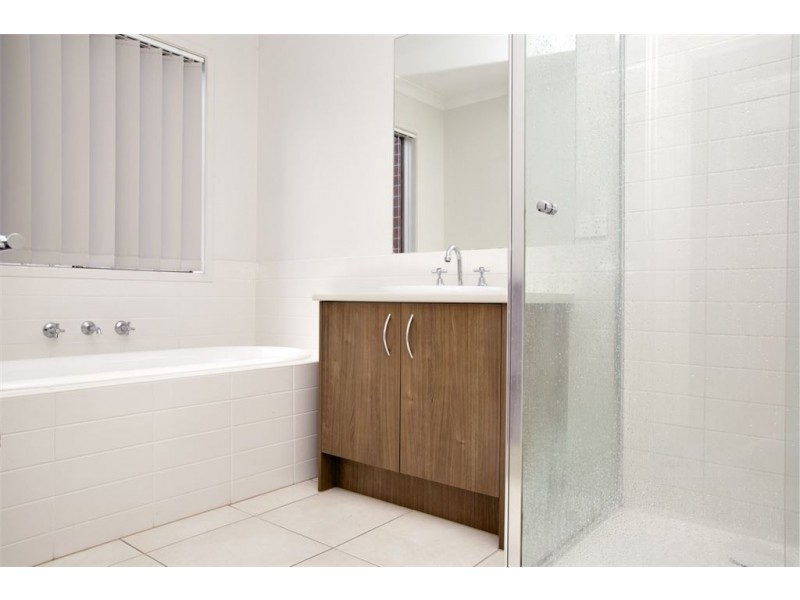 21 Tobago Avenue, Point Cook VIC 3030