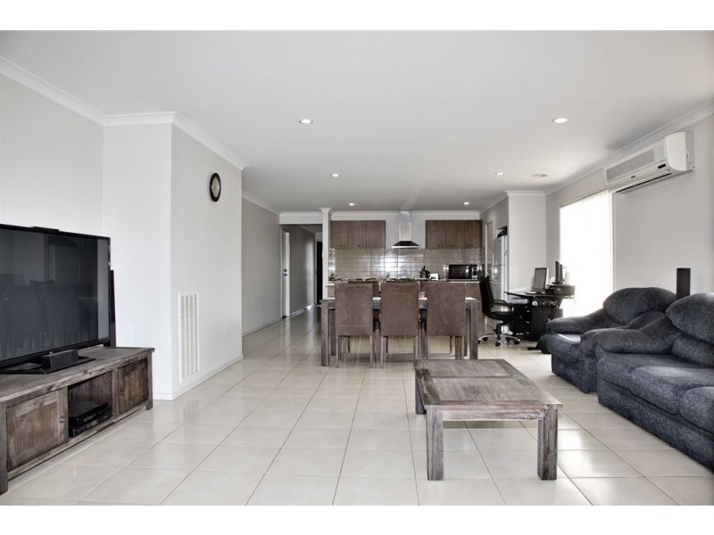 21 Tobago Avenue, Point Cook VIC 3030