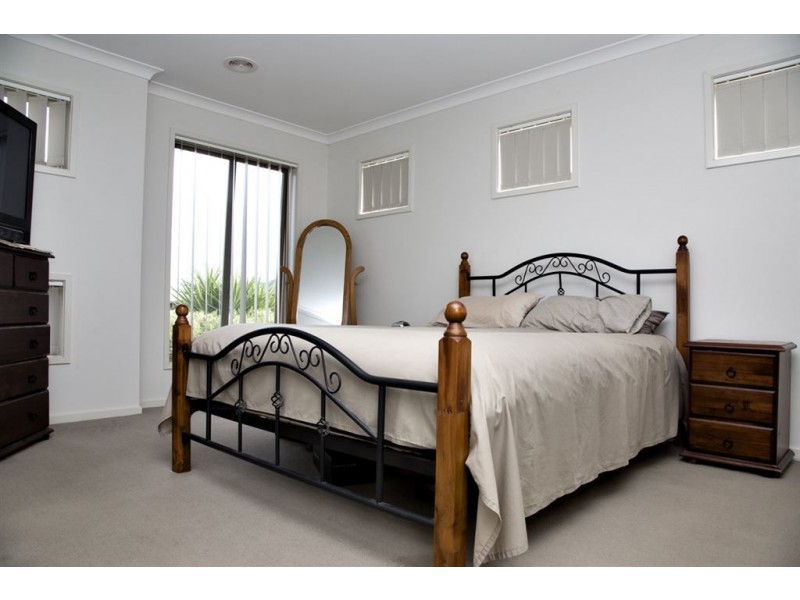 21 Tobago Avenue, Point Cook VIC 3030