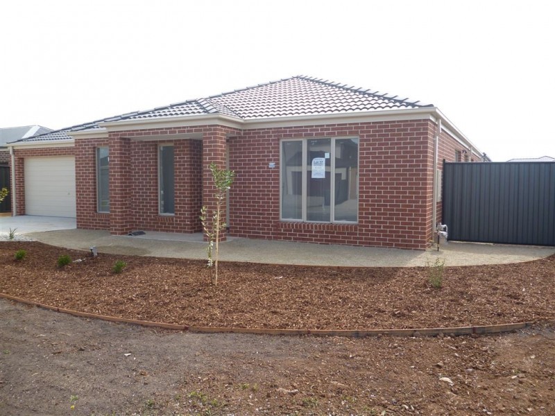 8 Michael Place, Point Cook VIC 3030