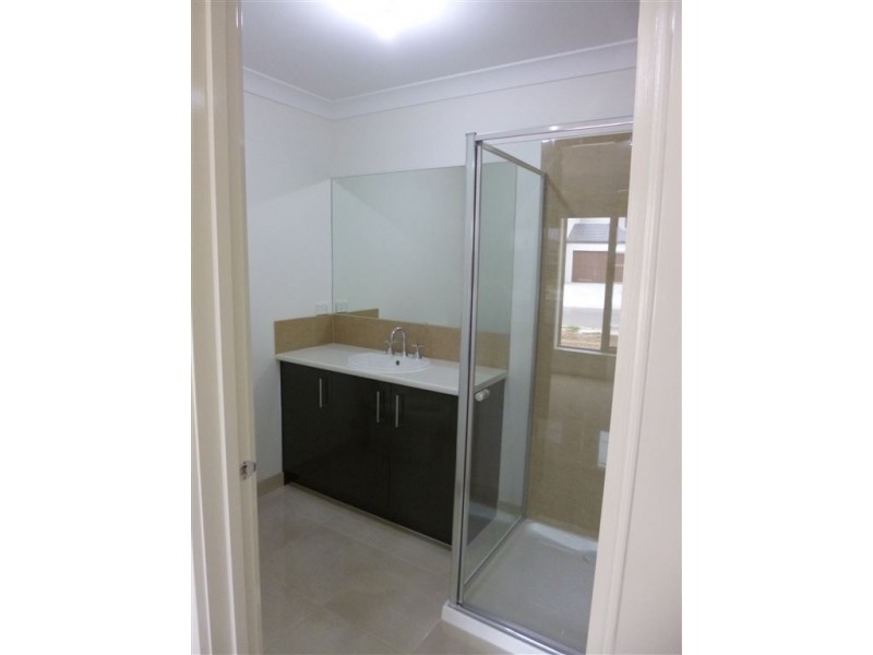 8 Michael Place, Point Cook VIC 3030