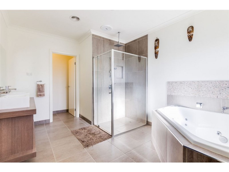 17 Brockwell Crescent, Wyndham Vale VIC 3024