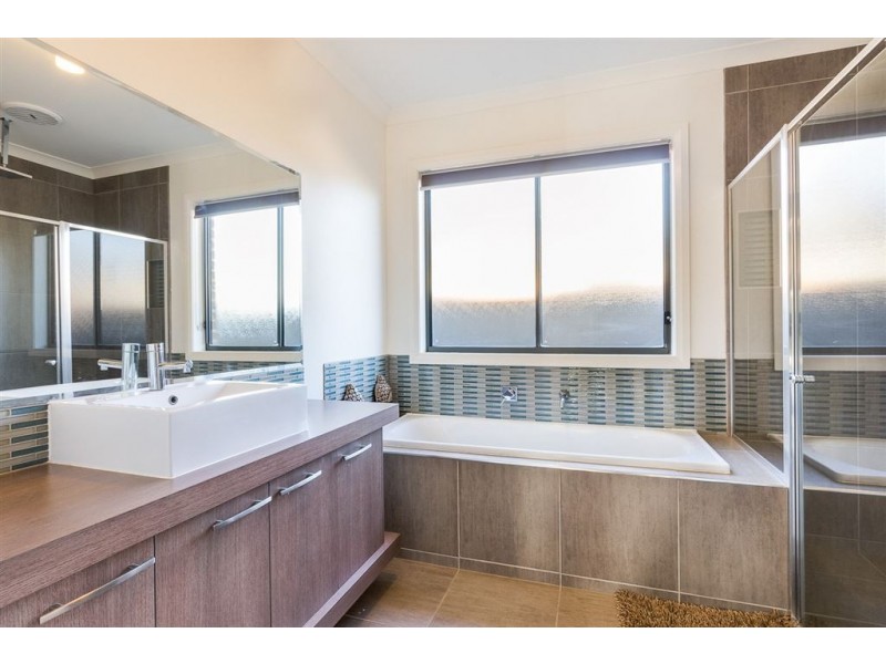 17 Brockwell Crescent, Wyndham Vale VIC 3024